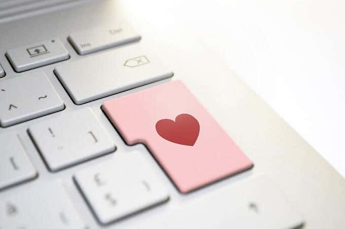 Online Dating Scammers  10 Red Flags To Spot   Avoid Them - 52