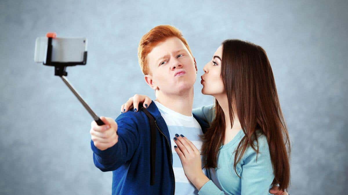  - preview-media-the-5-best-selfie-sticks-for-android-devices-1